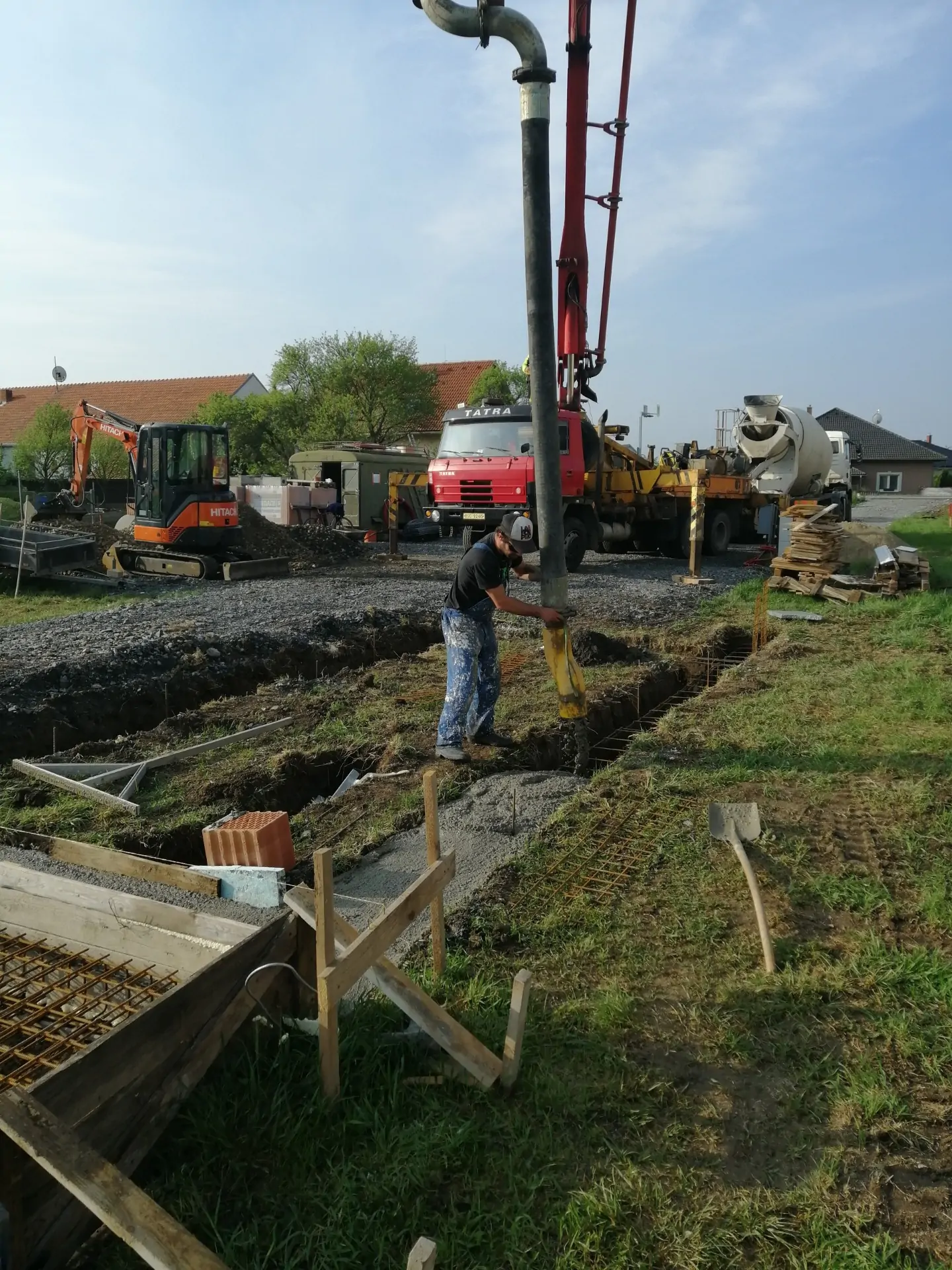 Betonáž základových pasů